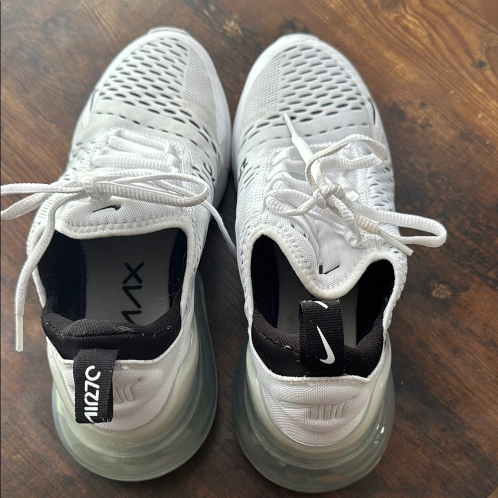 Nike White and Black Athletic Shoes with Modern Sole 
air70